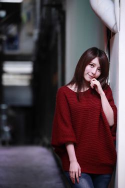 什么都没有穿的美女