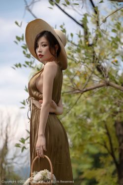 什么都没有穿的美女